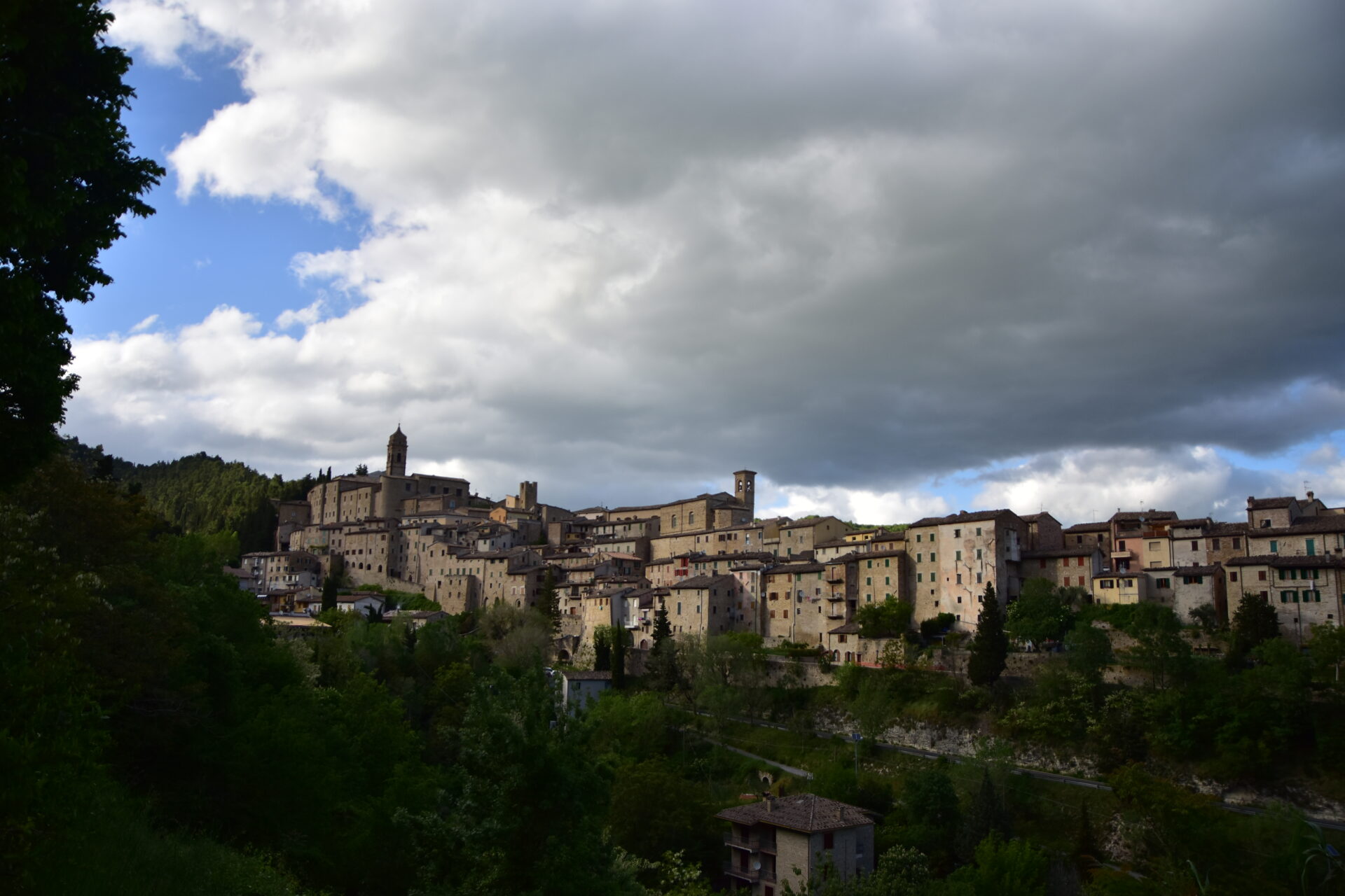 Da Serra San Quirico Nel Parco Naturale Di Frasassi Lemarche It